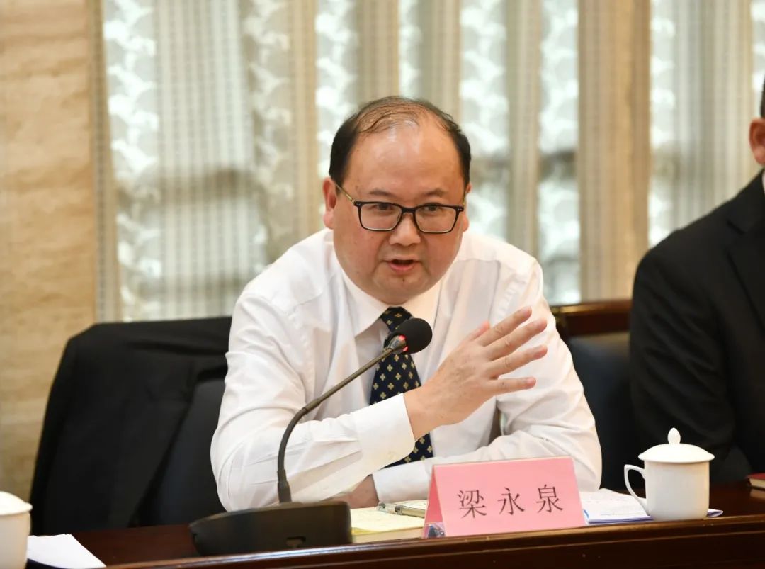 市五届人大常委会举行第四十四次会议《怀化市机动车停车条例（草案）》进入二审阶段