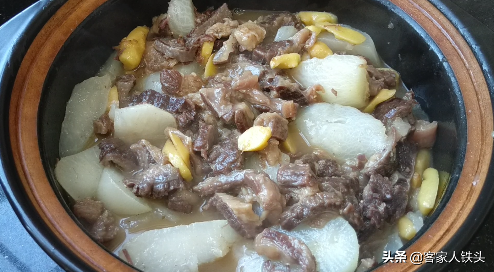 蘿蔔煲好吃有訣竅，加2斤牛腩燉一鍋，4個蘿蔔不夠吃，鮮香過癮