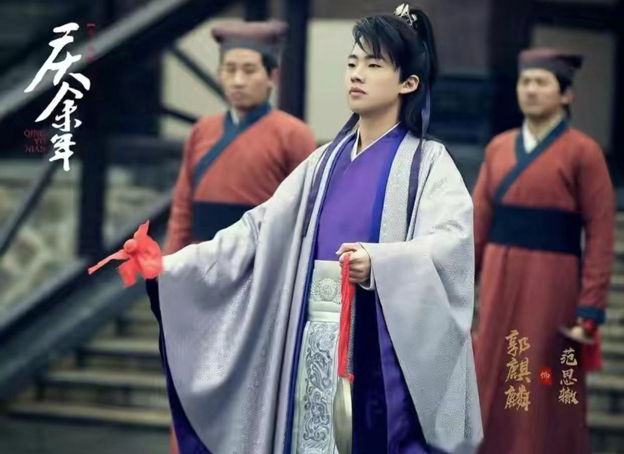 郭麒麟开400万超级跑车，五环路上被偶遇，网友