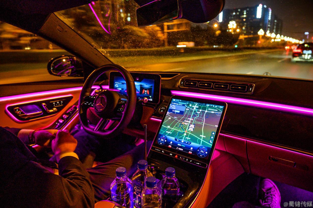 如果试驾只能在夜间，那奔驰一定最欢喜
