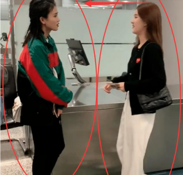 比吴谨言瘦10斤，赵露思却不显瘦，除了脸圆还有