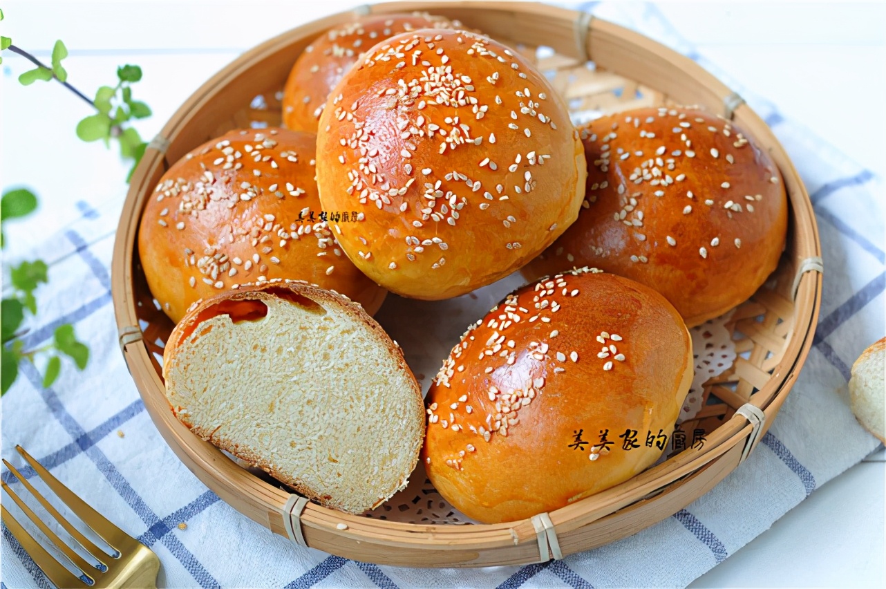 家有烤箱一定要試試，不用黃油的漢堡坯，柔軟拉絲，比買的好吃