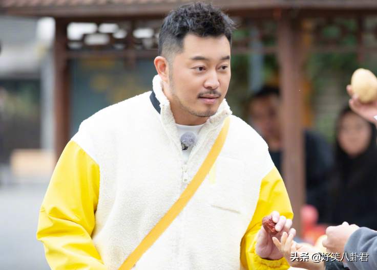 胡可晒安吉小鱼儿贴名牌照，观众以为去录《跑男》，沙溢忙澄清