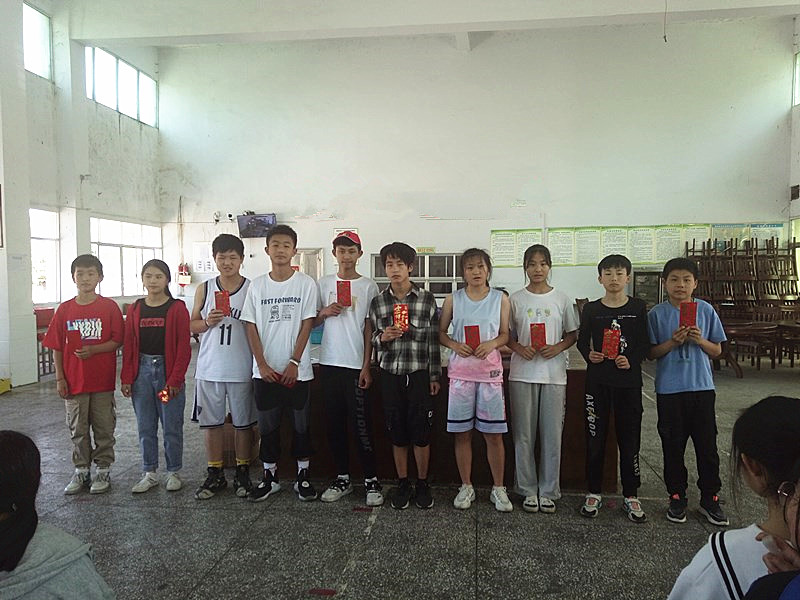 臨澧縣佘市中學(xué)召開(kāi)期中總結(jié)表彰會(huì)(圖3) 臨澧縣佘市中學(xué)召開(kāi)期中總結(jié)表彰會(huì)(圖3)