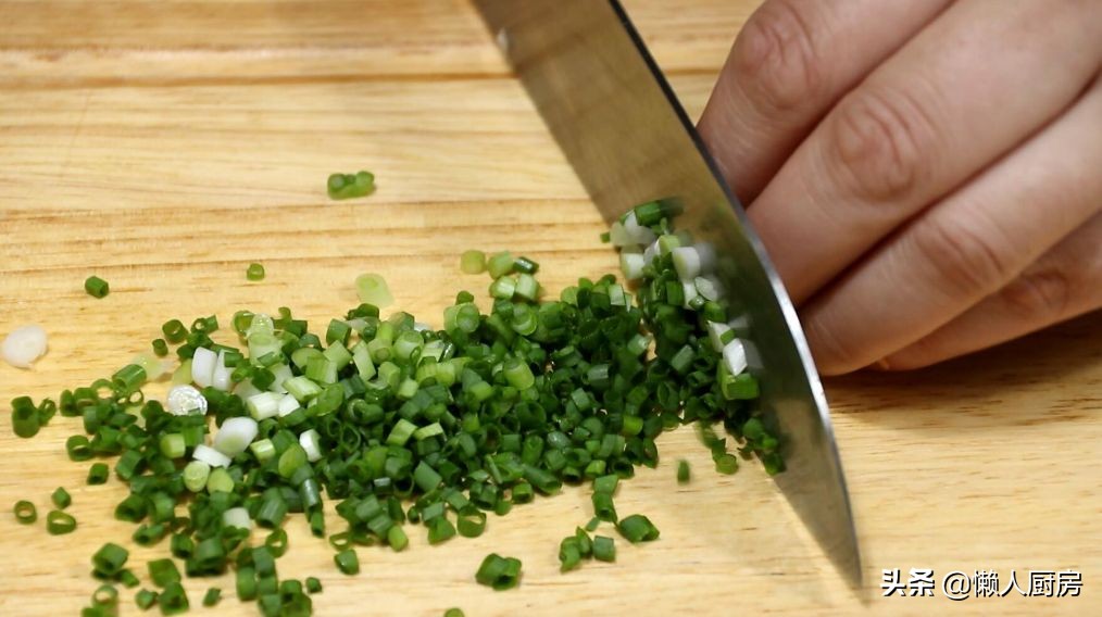 沒想到紫菜炒飯這麼好吃，配上1個雞蛋和半根胡蘿蔔，顏色豐富