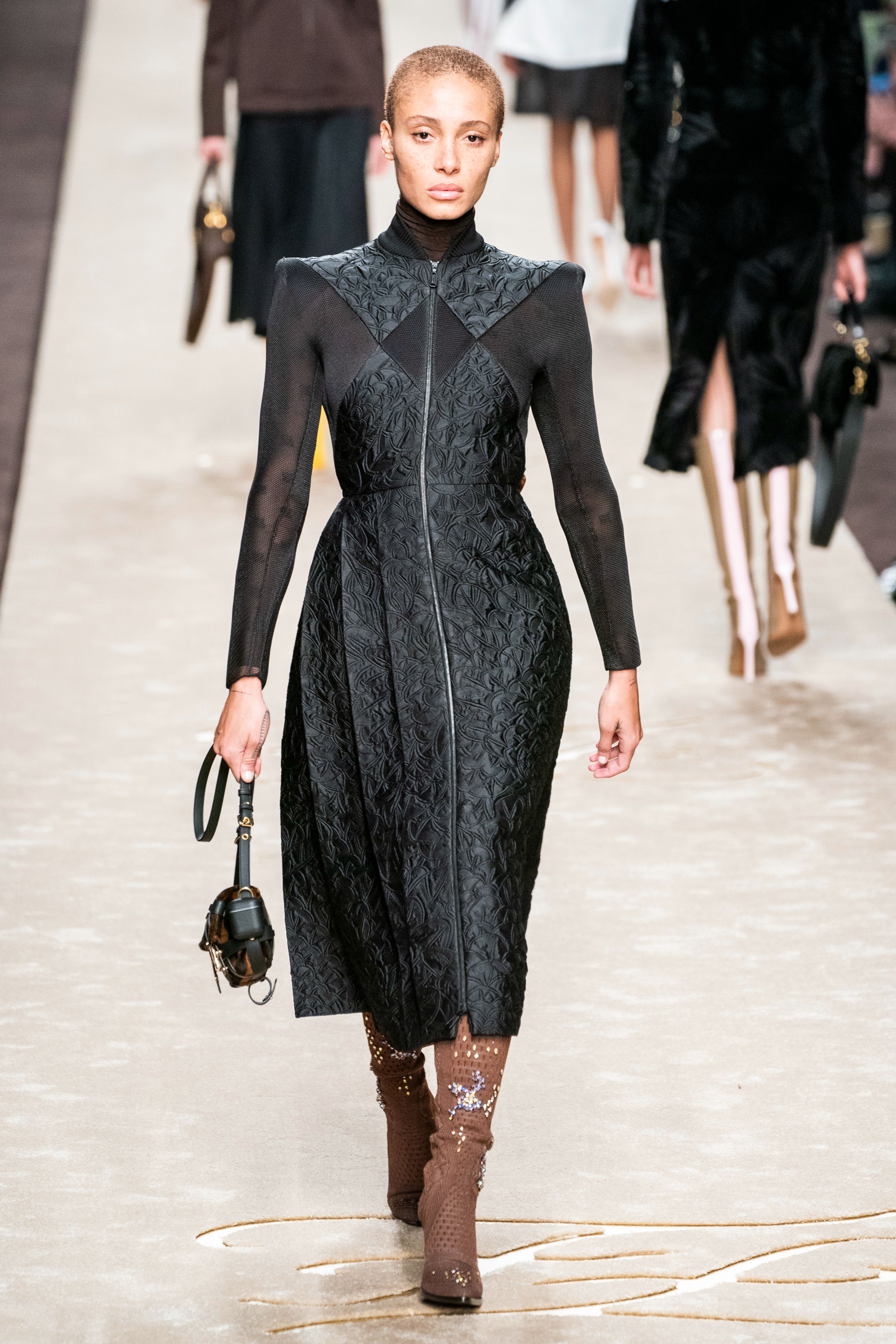 米兰时装周│Fendi 2019秋冬-老佛爷为fendi设计的最后一场秀