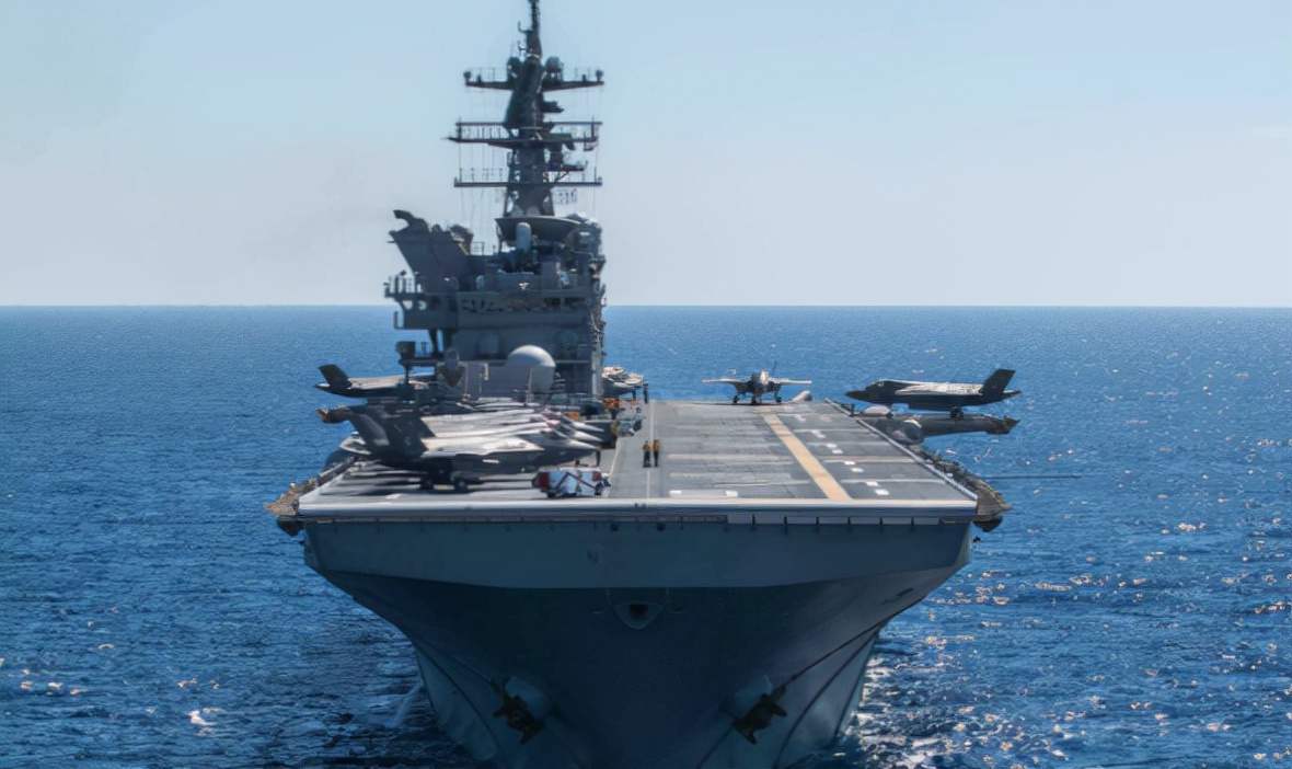 美国勾连英国，双航母海上联动，F35B战斗机互动，矛头直指解放军