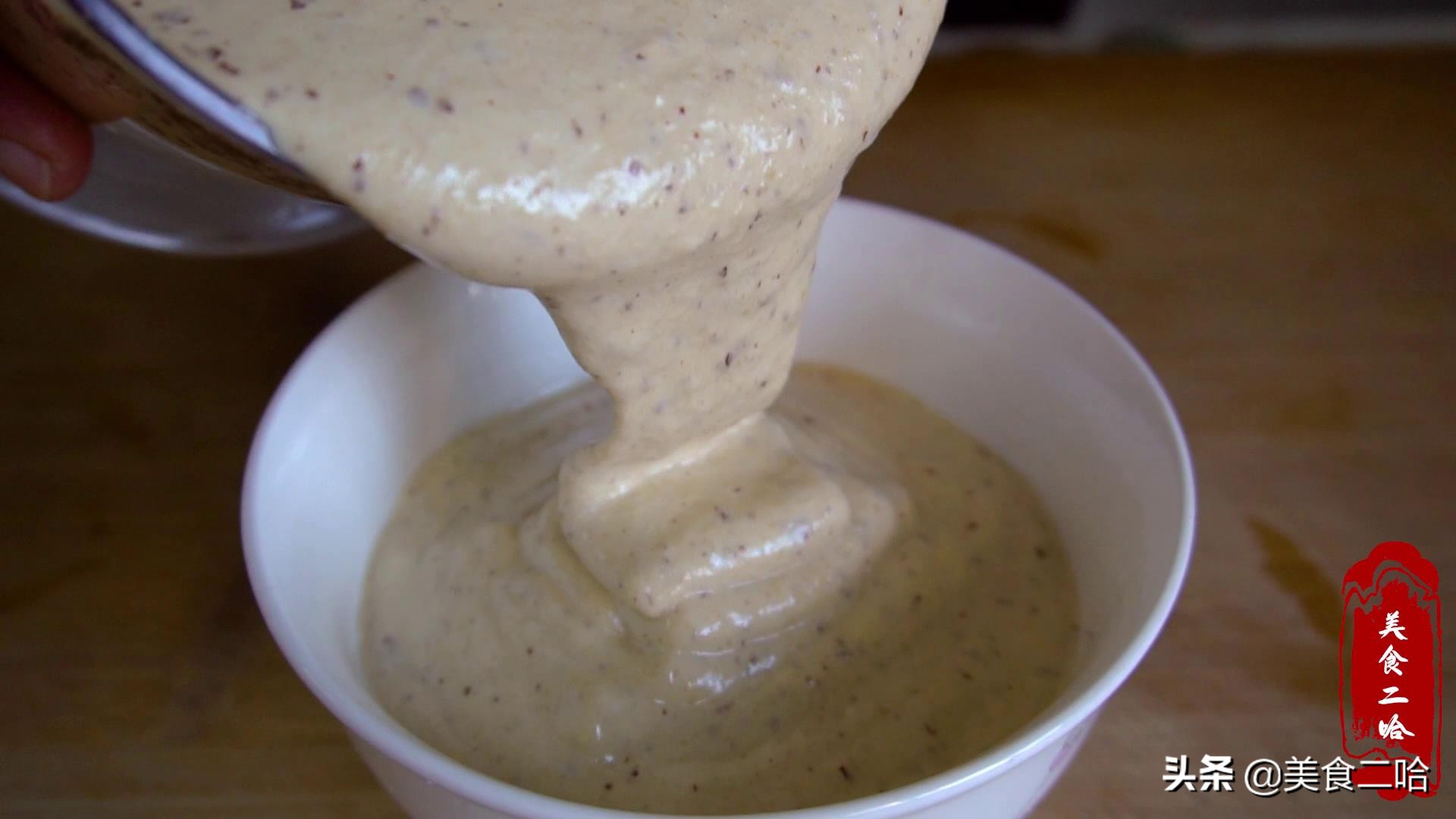 蒸发糕时，记住别用面粉酵母粉，教你快速做法，松软不粘牙