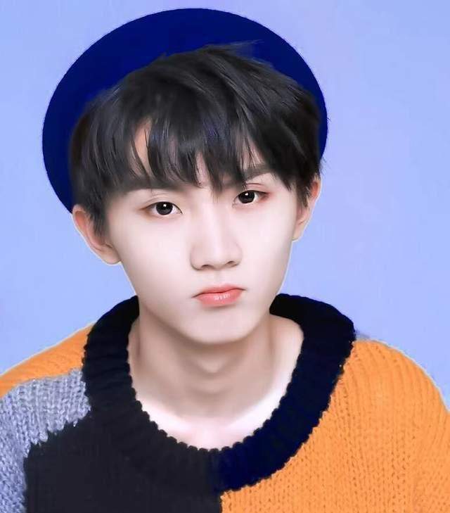 低学历爱豆的故事：光鲜亮丽的偶像，其实只是