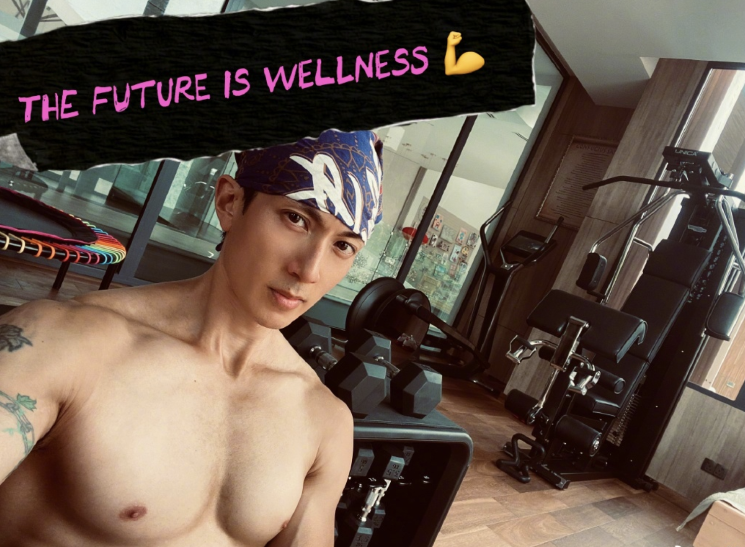 吴尊晒自拍秀肌肉，意外曝光新豪宅内景，健身房星空影院配置超全