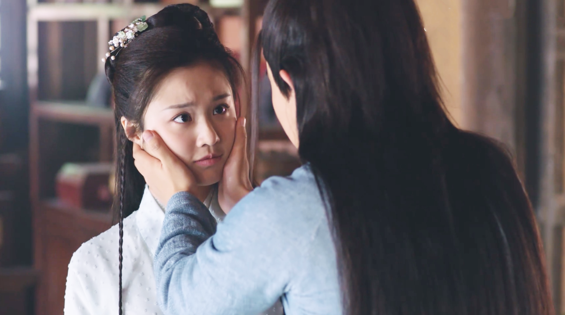 刚开播就拿下网播热度第一，男主号召力强大，