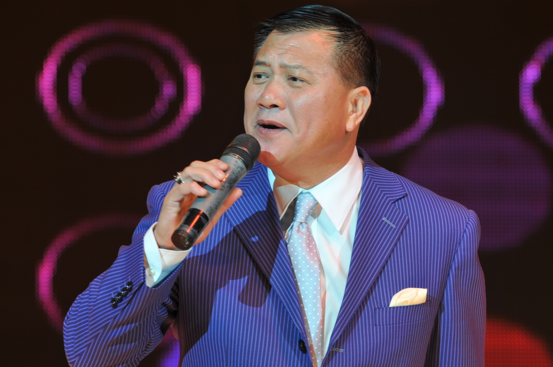 谢霆锋、陈小春、张智霖等定居内地，老牌港星直言逃离香港的辛酸