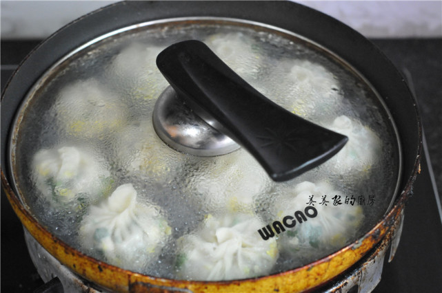 兒子最愛的早餐，比餃子簡單比包子好吃，鍋裡一煎，清爽有滋味