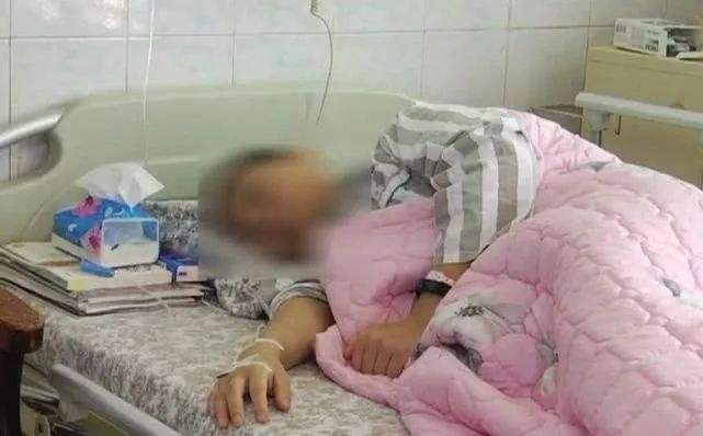 案例说保险：40岁女士患癌，因健康告知只说一半，保险拒赔22万 第1张