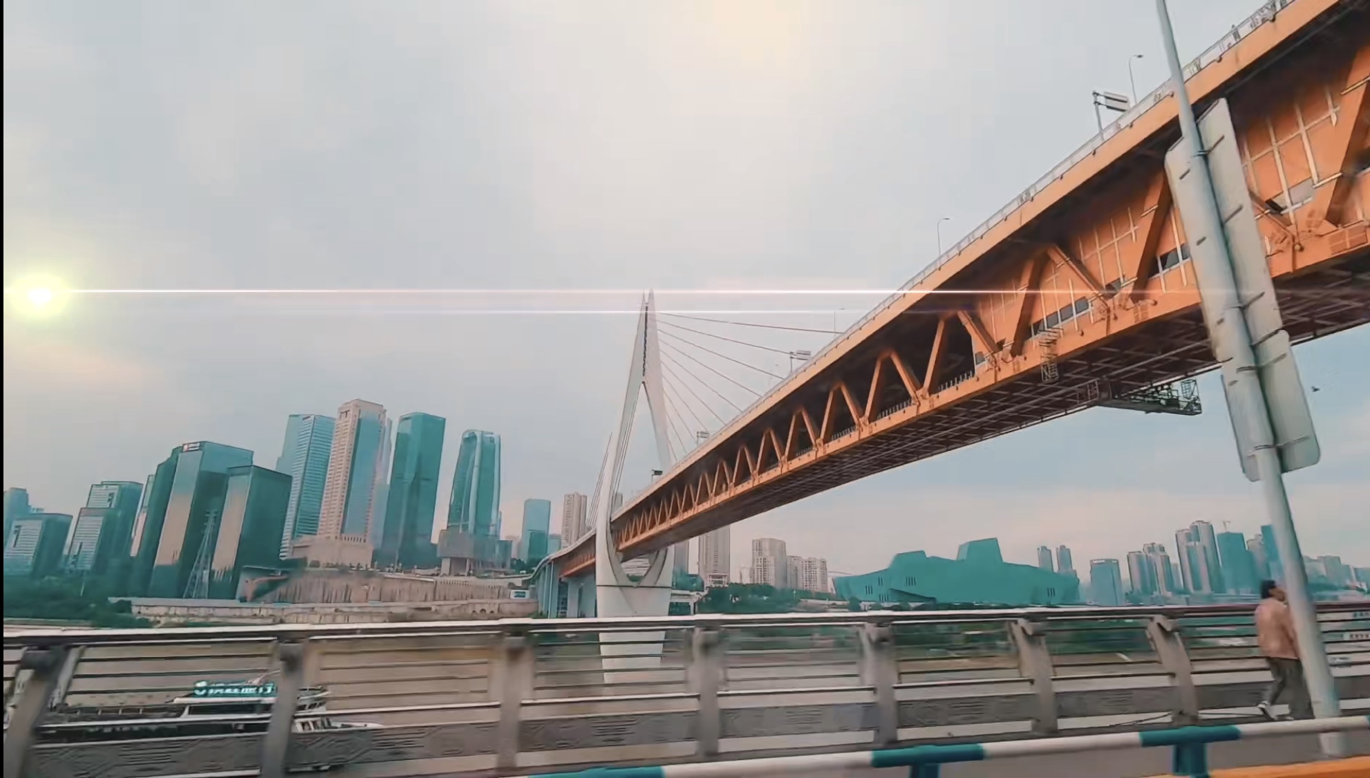 重庆崽儿张晋携蔡少芬回到家乡，一支短片，将山城的美一网打尽