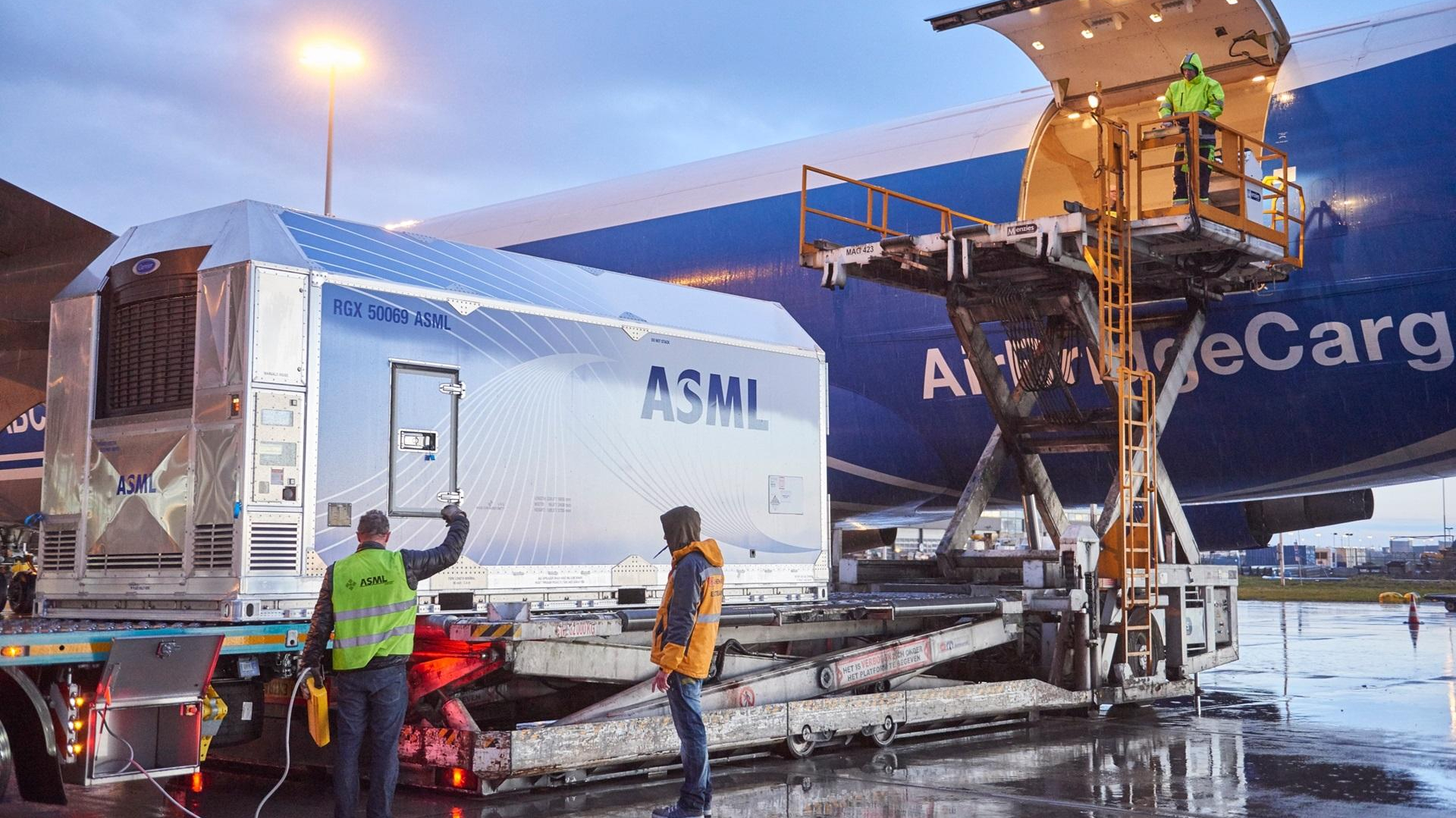 太突然！ASML、台积电纷纷加入美国联盟，中国芯片难度或增大