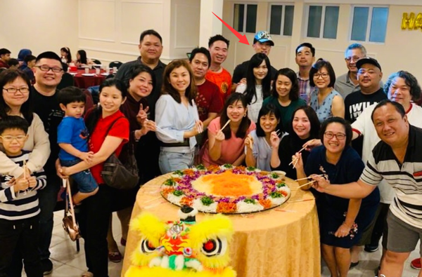 Contrast miserable intense! Wu Zun basks in classmate party to illuminate, fair and clear be good at large is shown handsome, 