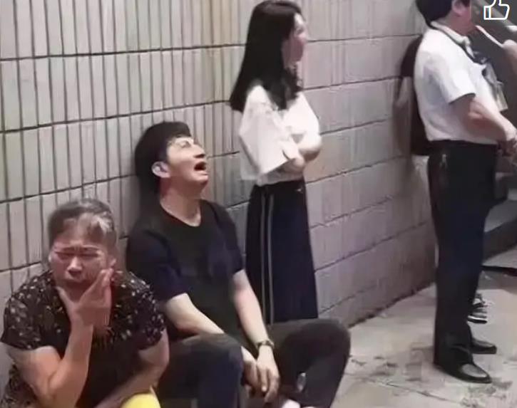 啥情况？曝林生斌与女儿罕见露面，女儿暖暖已经长大了不少
