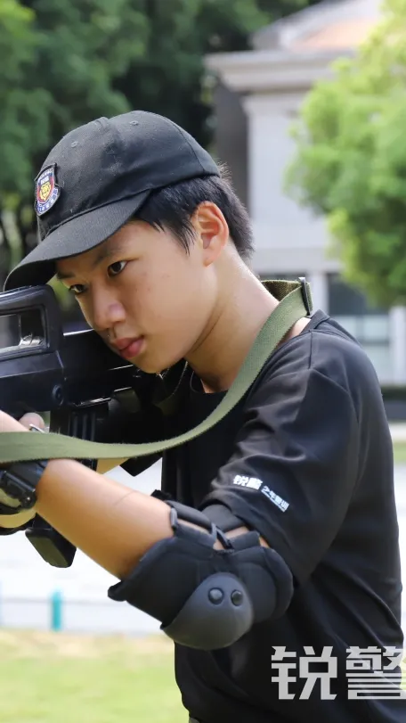 锐警少年警训夏令营：化青春热血为钢铁锋芒