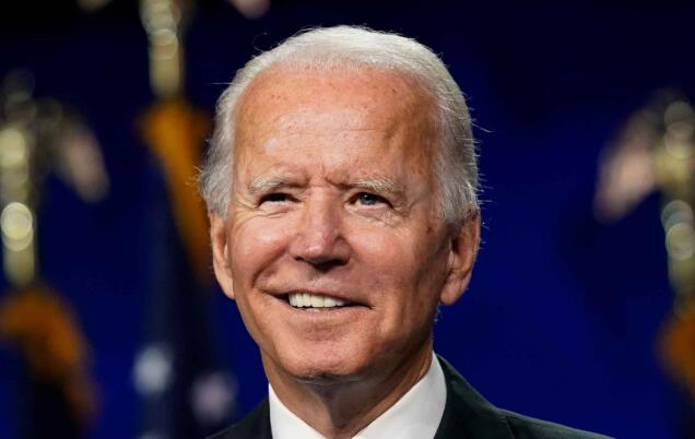 真成跛腳總統了，拜登遛狗摔倒致骨裂，能否健康完成交接成為懸念