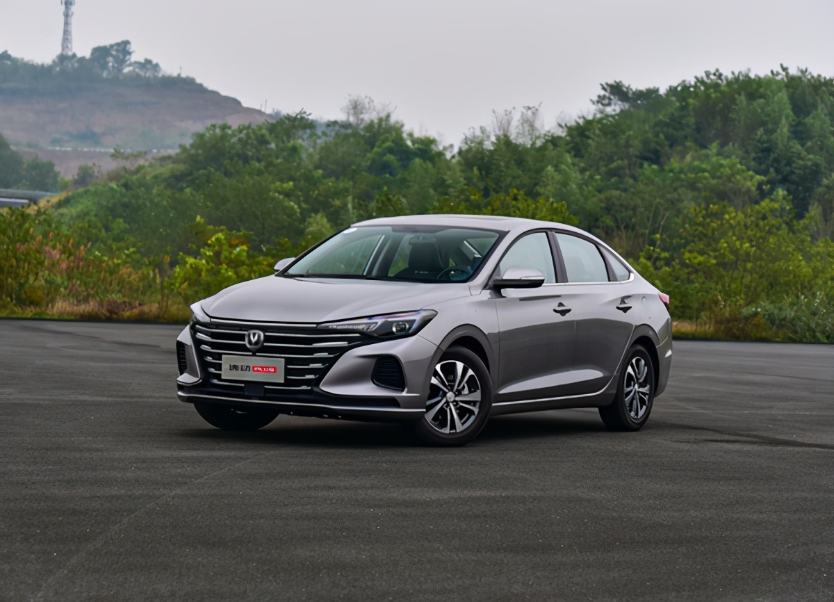 长安逸动plus，轴距2米7，1.4T爆158马力，家用好车