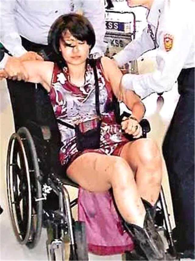 2002年，陈宝莲从24楼一跃而下，撇下的男婴如今长成