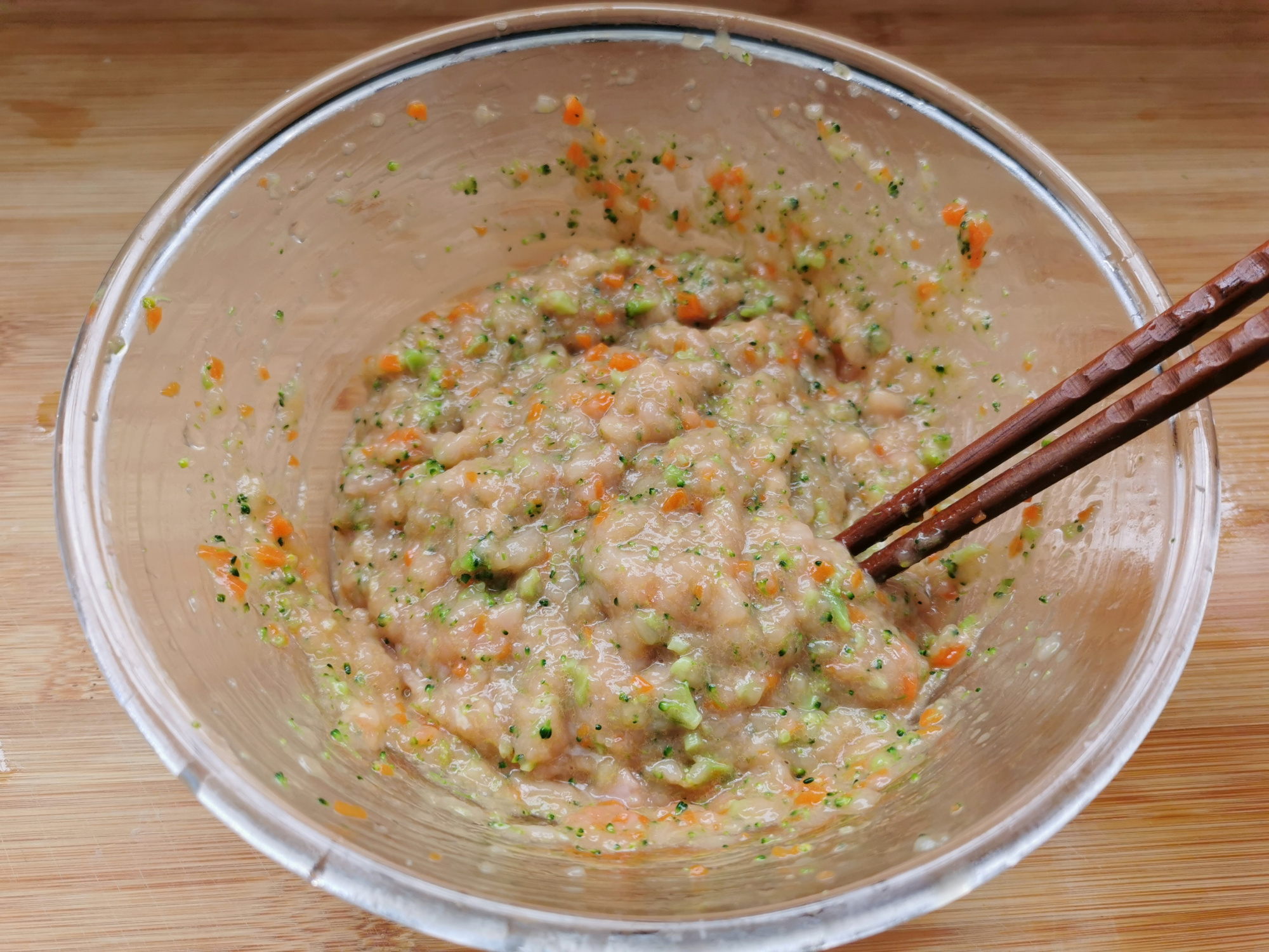 鸡胸肉别水煮，做成小饼低脂又解馋，口感不柴，早餐10分钟搞定