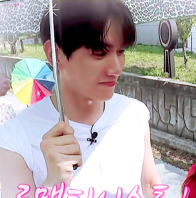当时因为超级心动，而掀翻韩国网络的，这位男团爱豆雨伞游戏