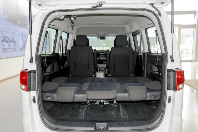 上汽大通MAXUS G10宜商宜家的三排座車型橫評