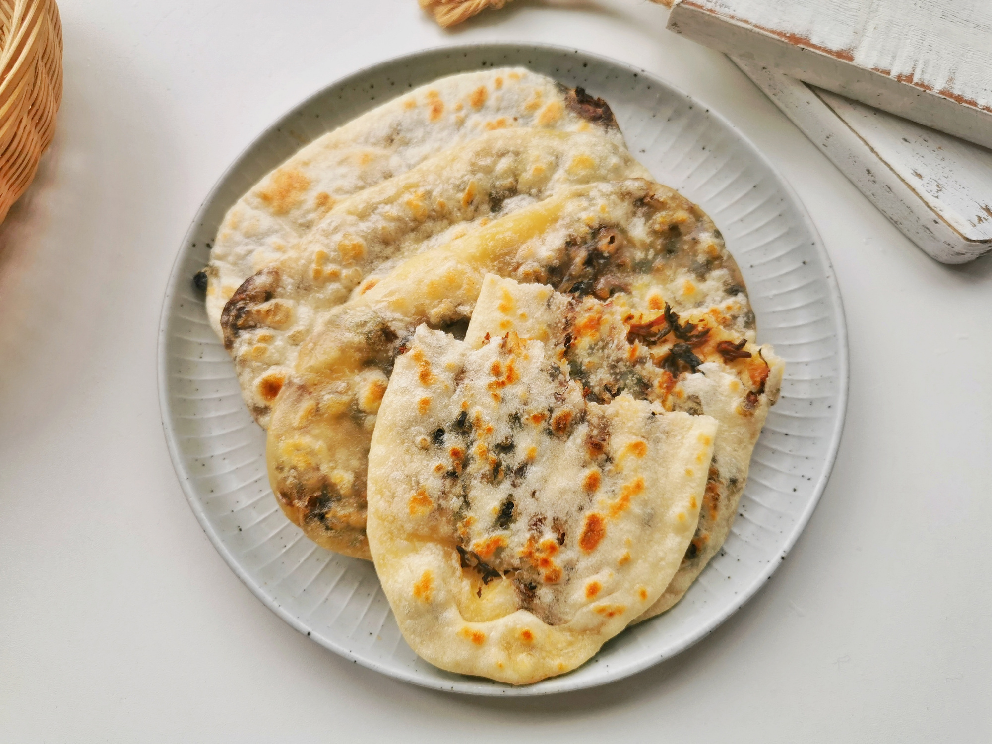 吃了会上瘾的梅干菜饼，不需要发面，不需要油酥，又香又脆真好吃