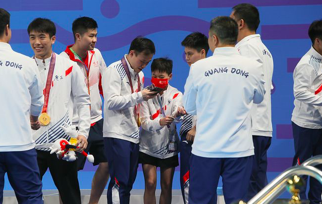 发现有人对着自己拍照！全红蝉的反应出乎意料 网友：真没想到