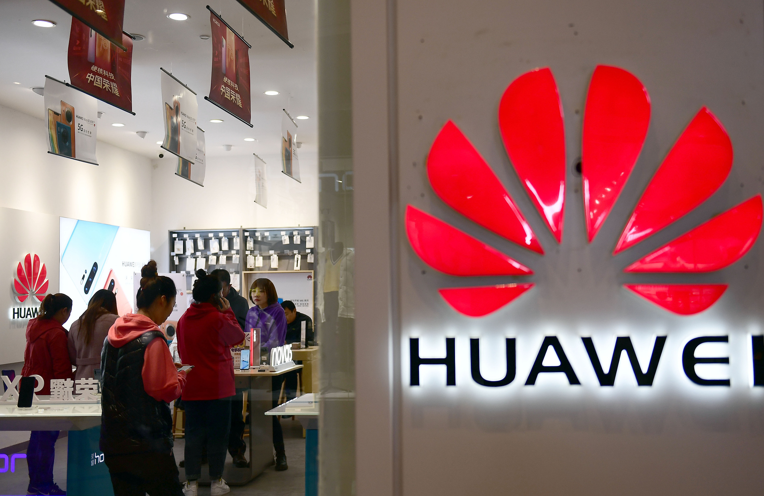 中企刚宣布突破28nm，ASML就急着喊愿意“打折”