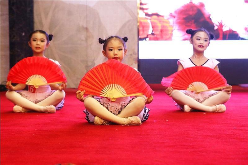 平凉红舞鞋少儿艺术中心，学习舞蹈益处多多