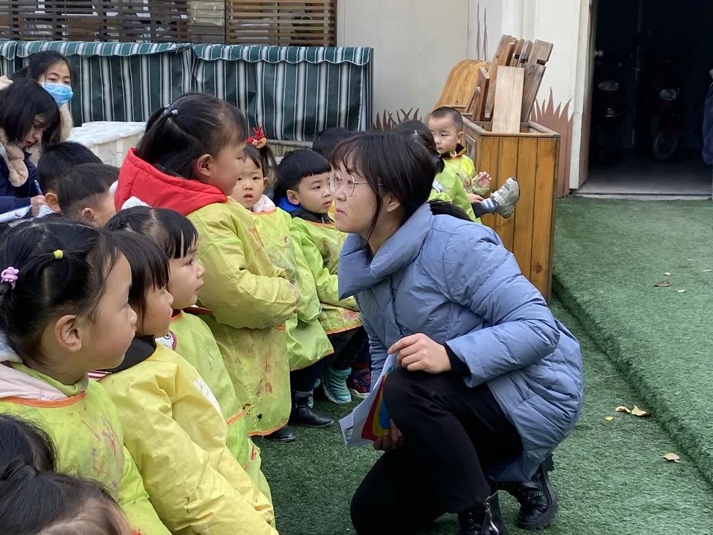 巧用天然材料，感受自然之美丨天府新区华阳幼儿园开展户外活动