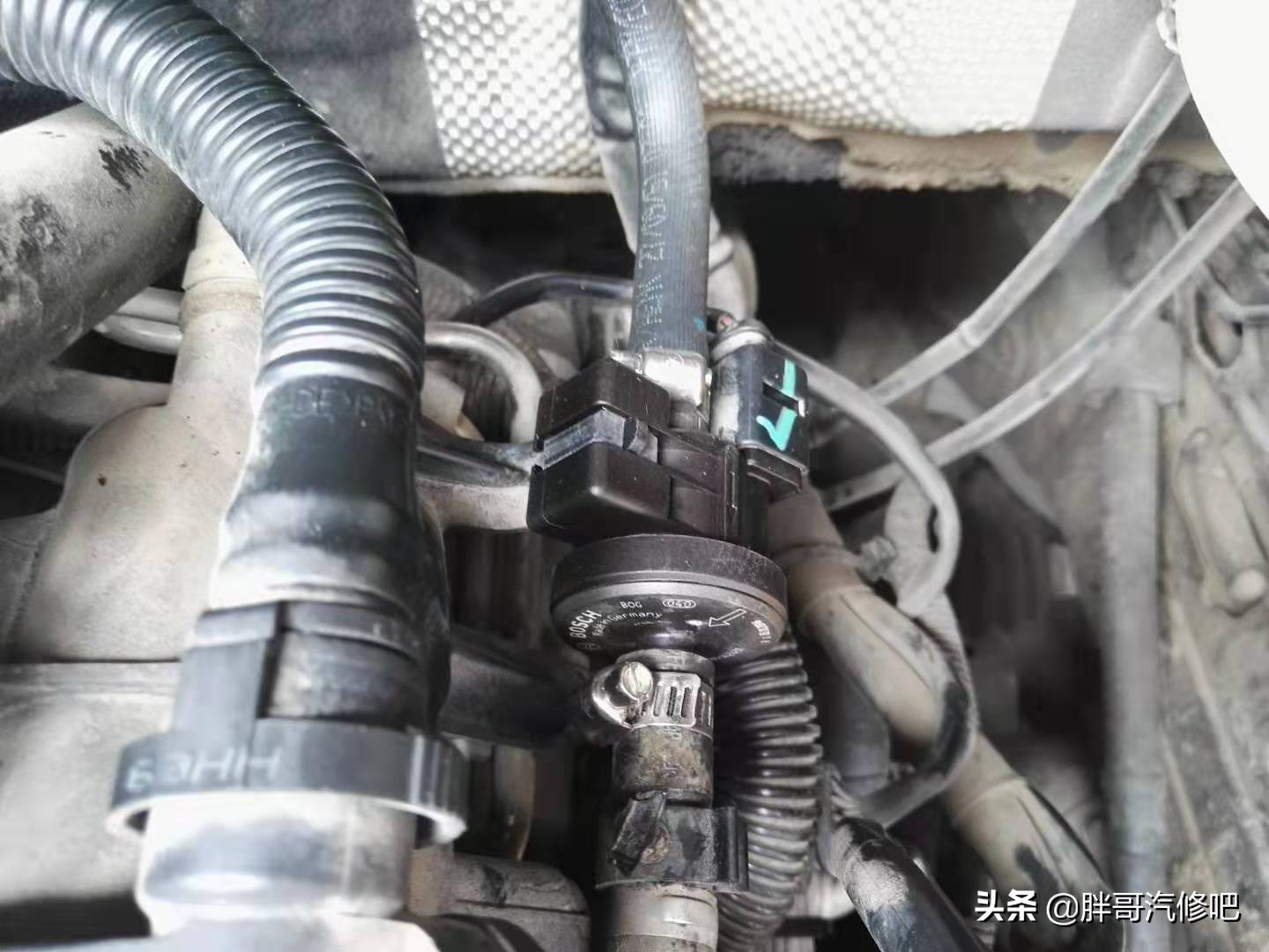 图片[13]_奥迪A6L发动机漏机油 刹车真空泵维修 热车启动困难更换电磁阀_5a汽车网