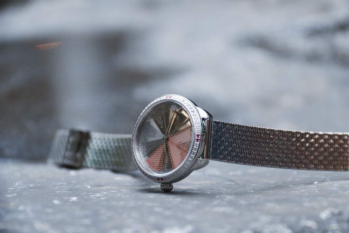 女士手表都如此美？釉上造物臻选精致手表，宛若芳华极致奢华之美