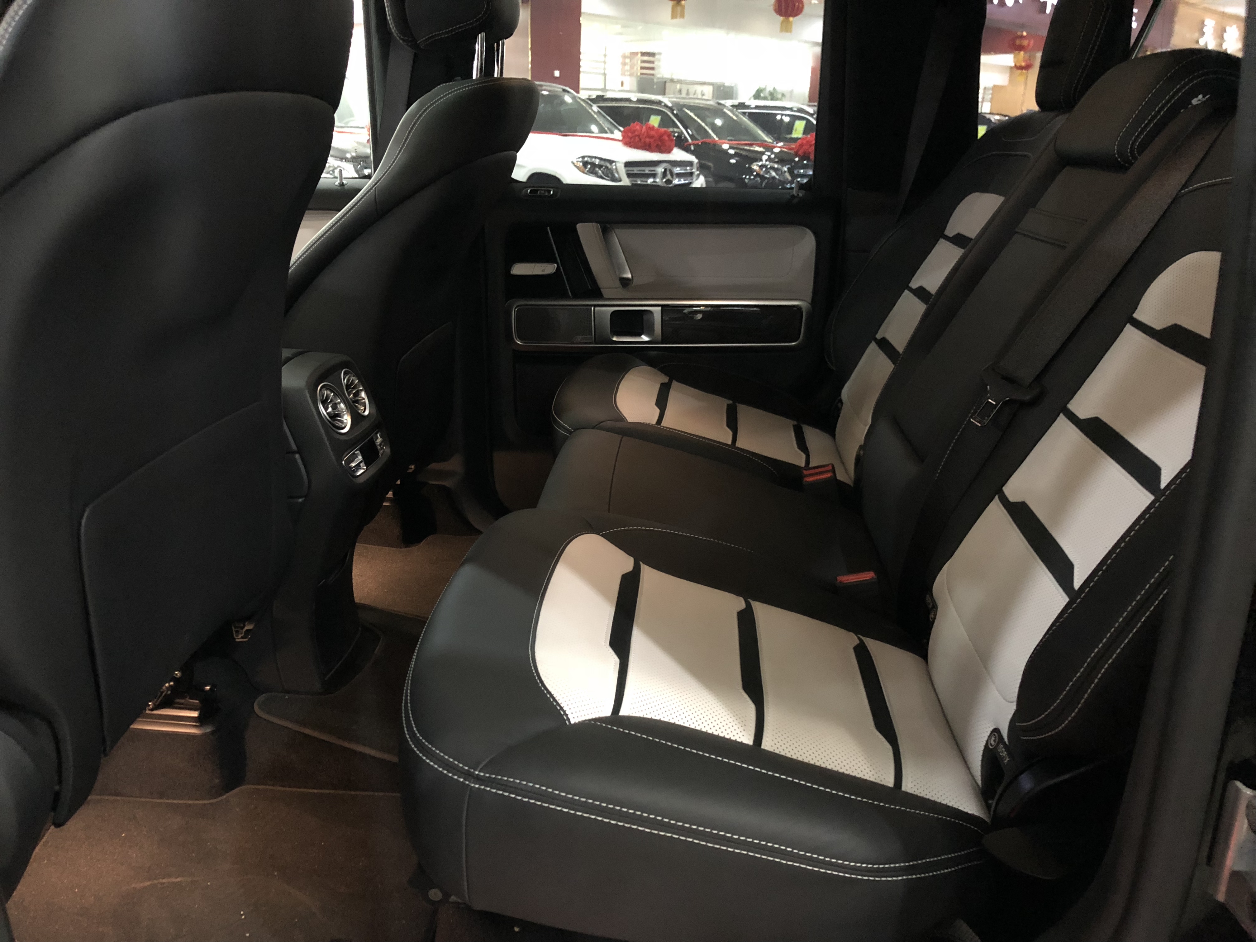 平行进口20款奔驰g63价格260万起步