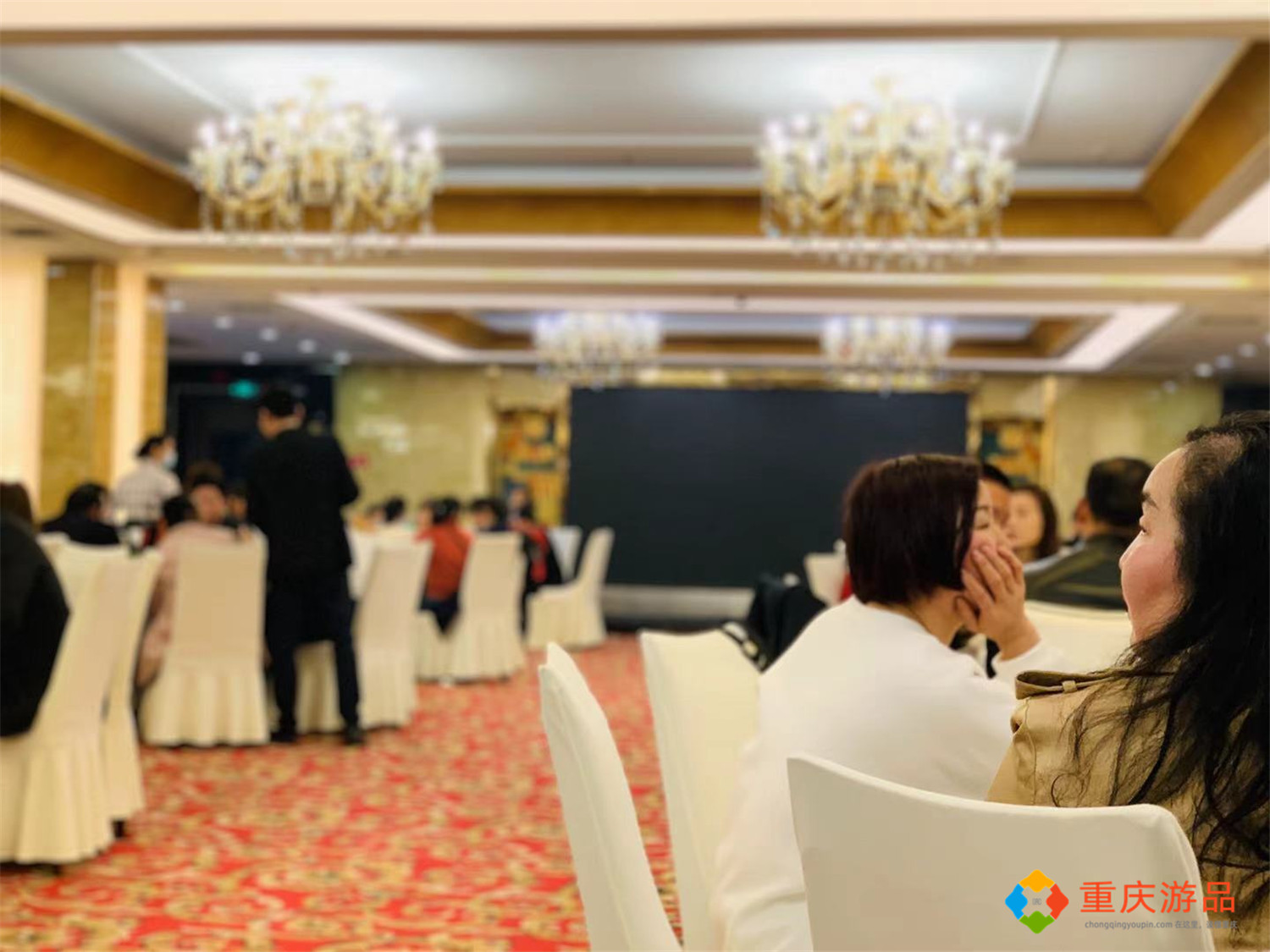 重庆解放碑的新华酒店：17年历史屹立不倒，餐厅陈旧但有口皆碑