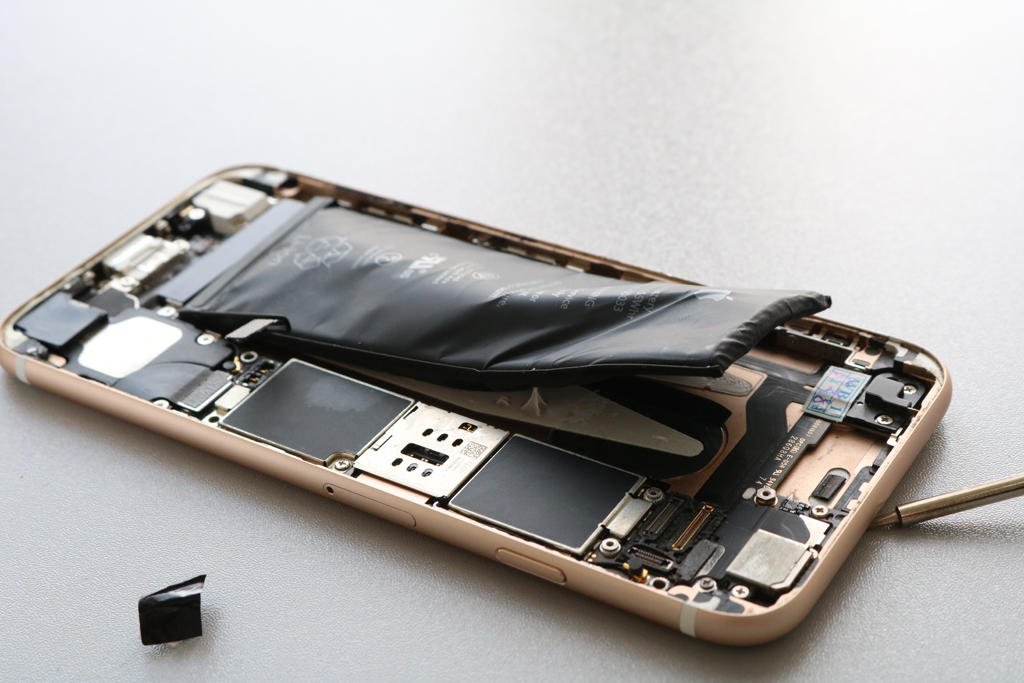 自己动手换苹果6s电池时，千万要注意！别怪没提醒你……