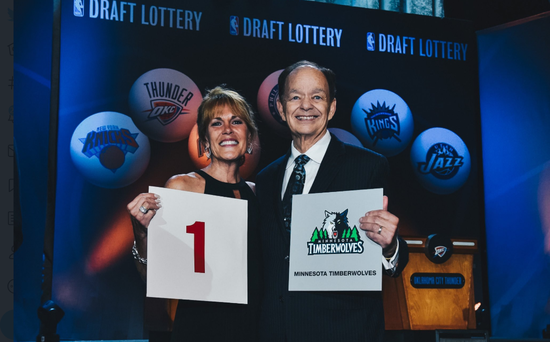 【影片】勇士拿下榜眼簽，有誰注意到了柯瑞？為了有個好手氣，他專門做了頭髮…-黑特籃球-NBA新聞影音圖片分享社區