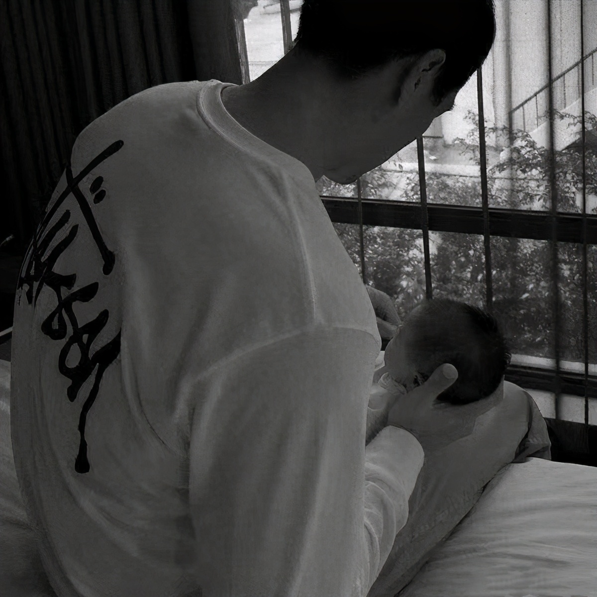 當爹後幸福又疲憊，楊祐寧的“曬娃方式”很新穎，不按套路出牌