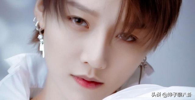 被蔡徐坤力挺！刘雨昕正面回应“中性风”表演，我就是要做我自己