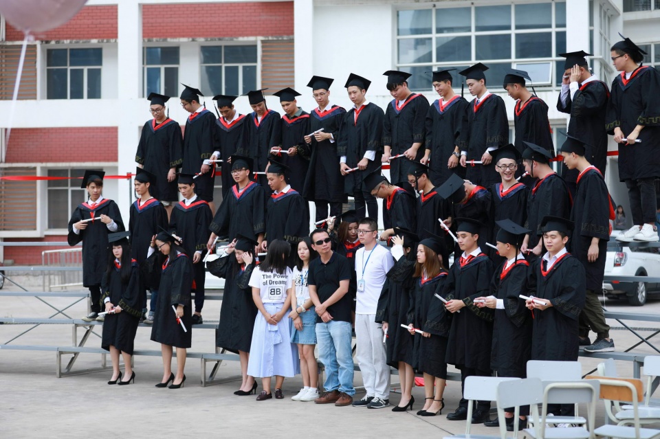 为缓解毕业生就业压力，京东、云集纷纷出手