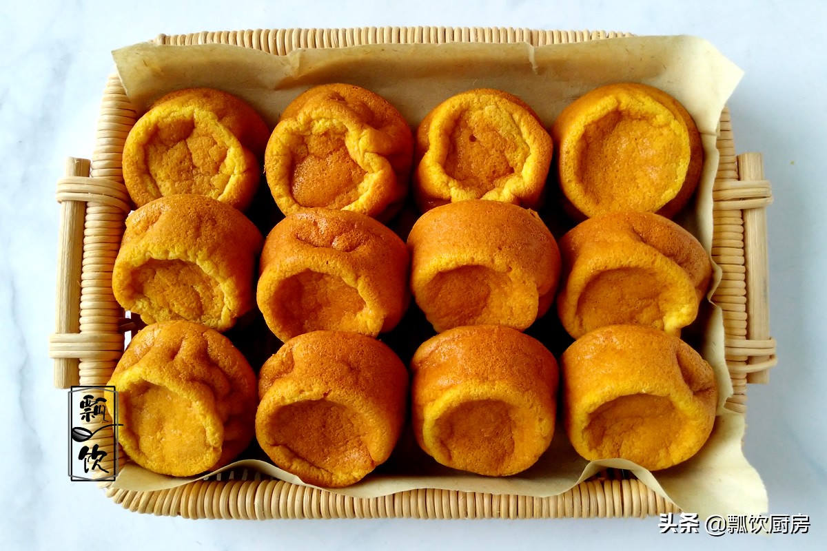 九月南瓜香，做成可口小蛋糕，营养又美味，孩子用手拿着吃超棒