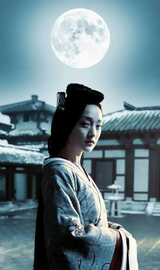 46岁周迅欣赏年轻照片，称自己怎么那么漂亮，网