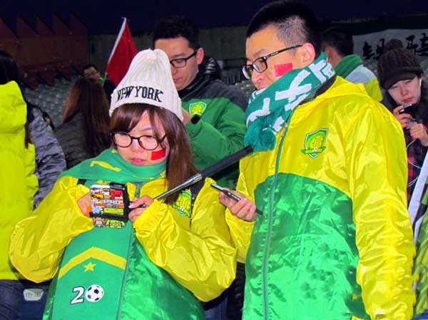 日本琦玉助威北京国安足球队亚冠赛（图）