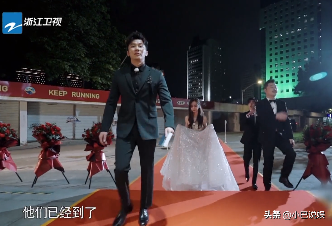 绅士不是装的！跑男团参加宴会，蔡徐坤为baby撩