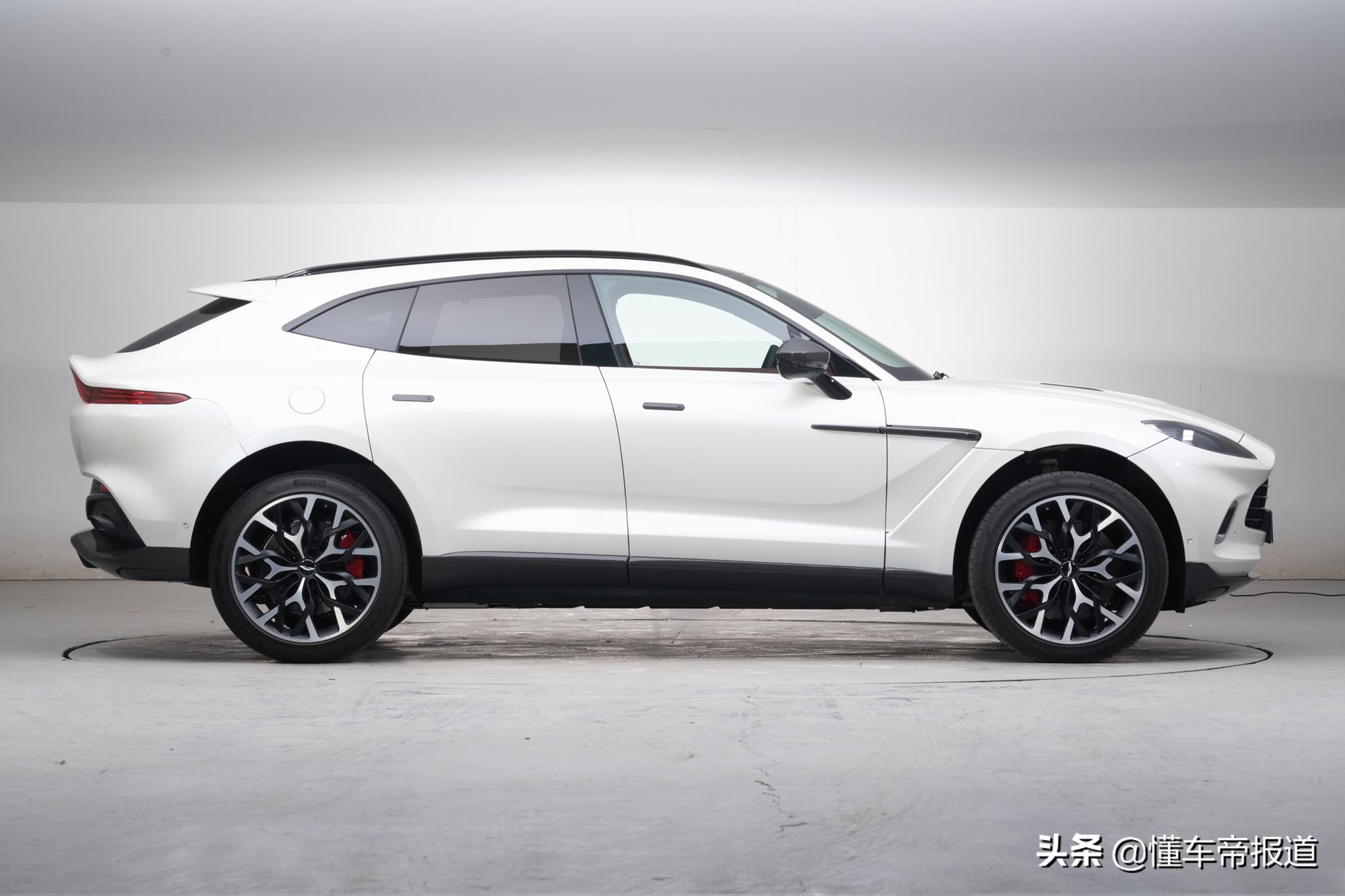 售价近300万 汽车界的小罐茶 曝阿斯顿 马丁新suv Mp头条