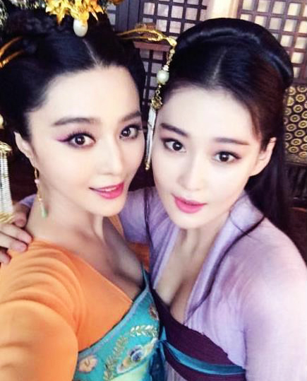 与李晨分手后狂骂范冰冰，摇身一变成为军嫂，