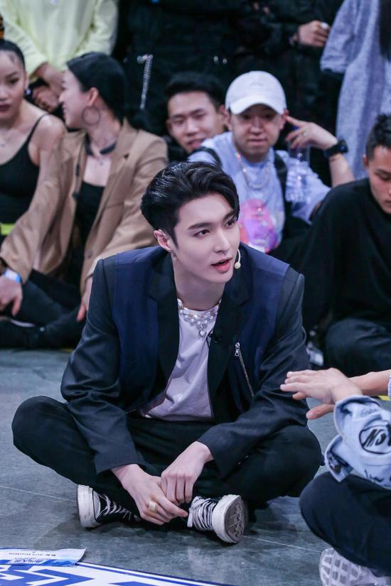 张艺兴再被安利，作品火到国外，解约后口碑果